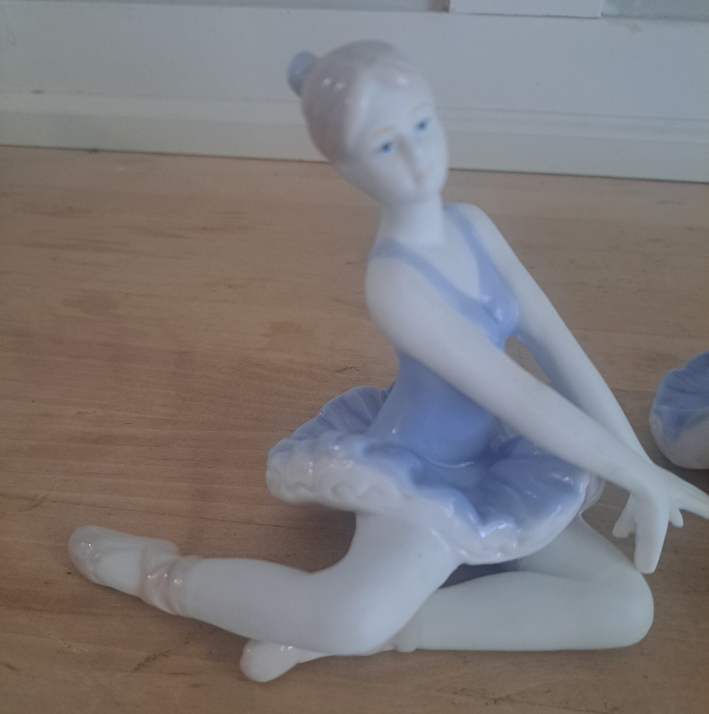 Kalique 2000 Fine Porcelain Ballerina Figurines – Set of 3 - Picture 2 of 6